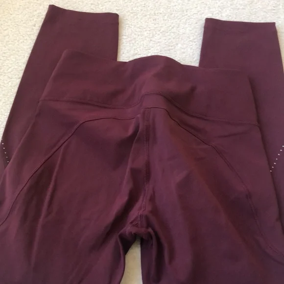 Lululemon Extra Mile Crop (Reflective 23") - Full-On® Luxteme in Garnet, Size 4 - Picture 8 of 16